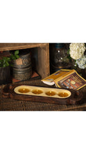 Load image into Gallery viewer, Medium Driftwood Grapefruit Pine Candle