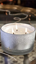 Load image into Gallery viewer, Frasier Fir 3W Flock Candle
