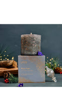 Load image into Gallery viewer, 15.5oz Winter Violet Signature Candle
